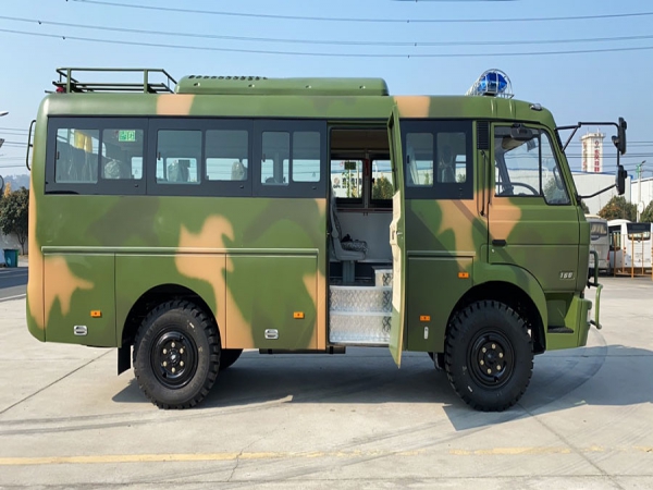 東風EQ6680ZT6D型四驅越野客車