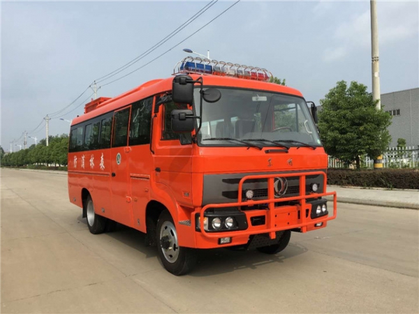 東風(fēng)牌四驅(qū)越野客車