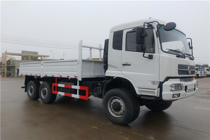 出口東風六驅越野載貨汽車