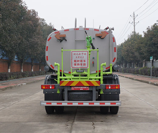 XZL5168GSS6型 四驅(qū)灑水車