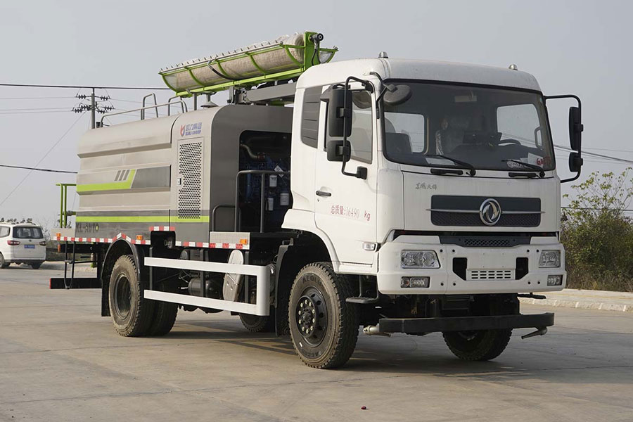 KLF5160TXQD6型 四驅(qū)墻面清洗車